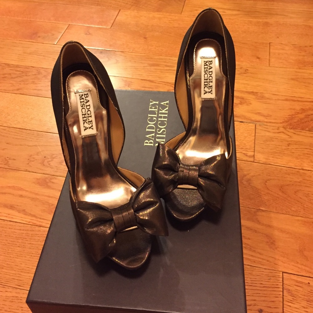 Badgley Mischka Bronze Bow Pumps